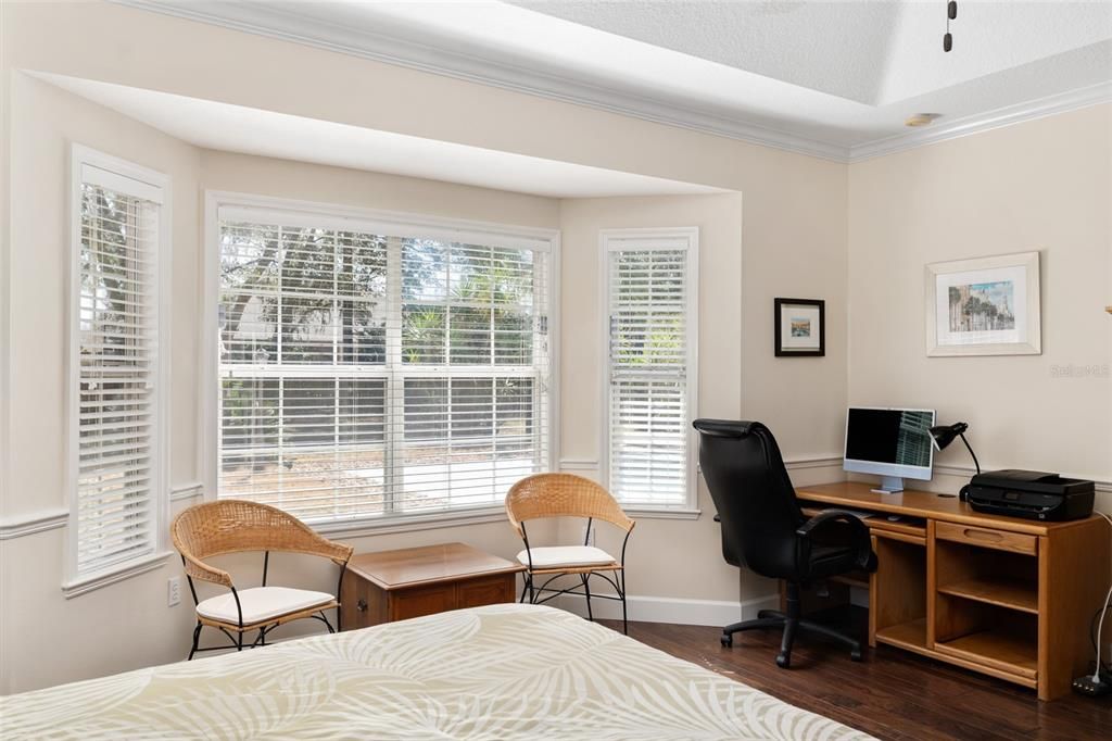 Под контрактом: $595,000 (4 спален, 3 ванн, 2487 Квадратных фут)