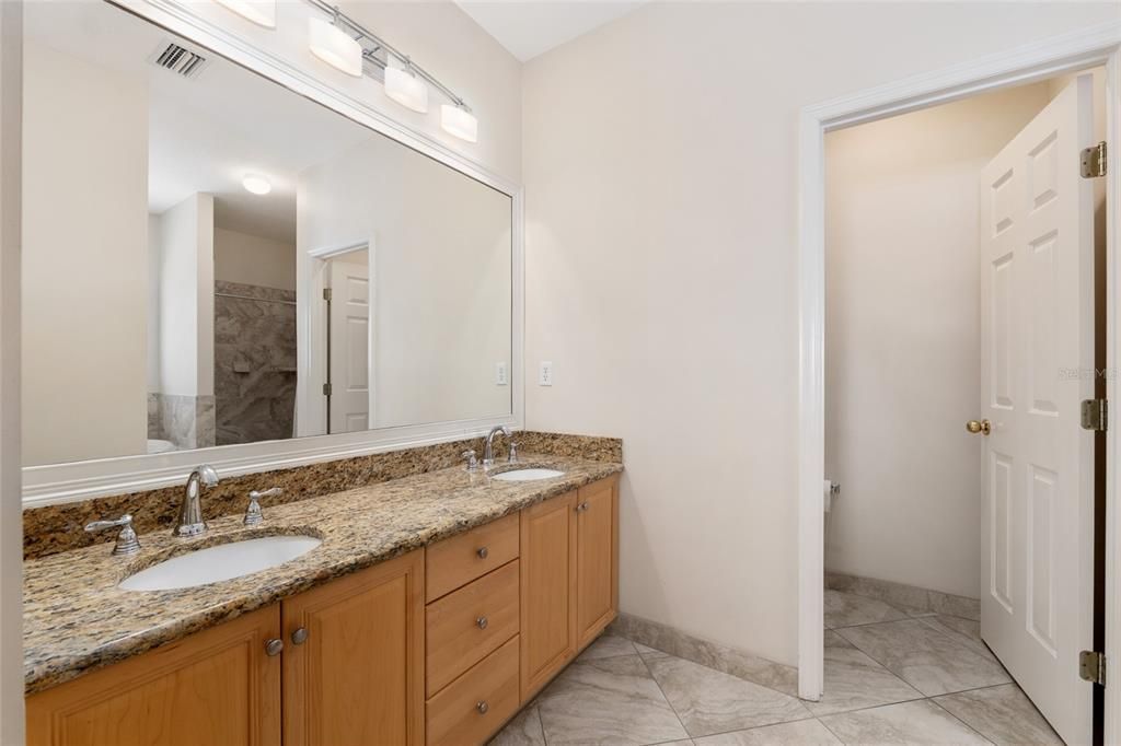 Под контрактом: $595,000 (4 спален, 3 ванн, 2487 Квадратных фут)