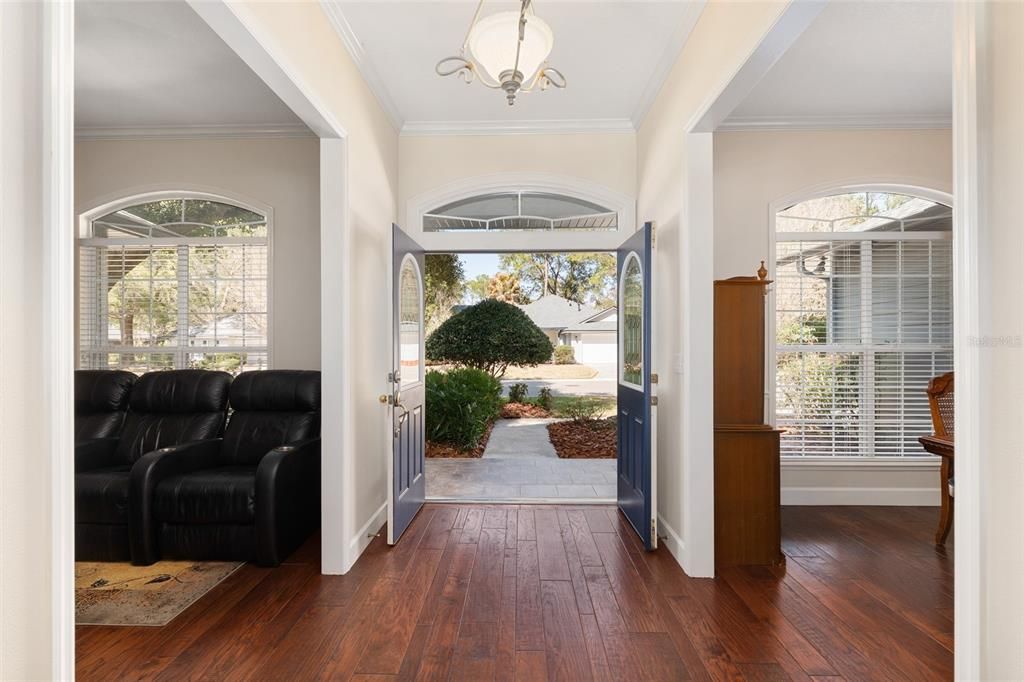 Под контрактом: $595,000 (4 спален, 3 ванн, 2487 Квадратных фут)