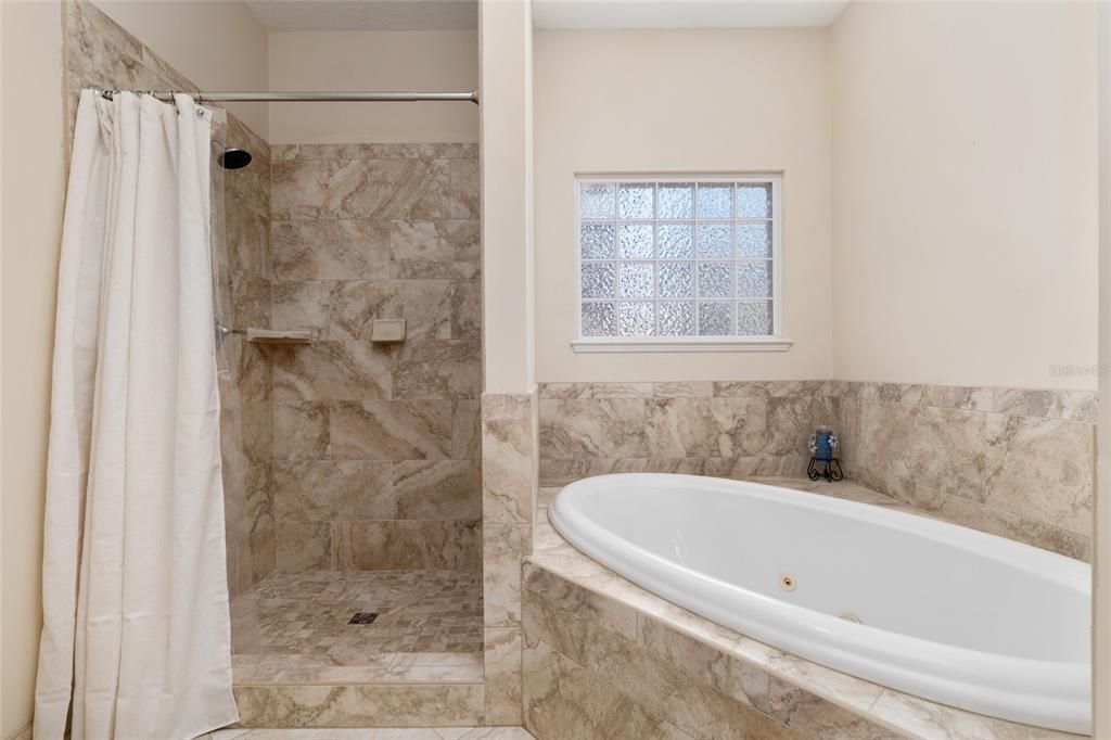 Под контрактом: $595,000 (4 спален, 3 ванн, 2487 Квадратных фут)