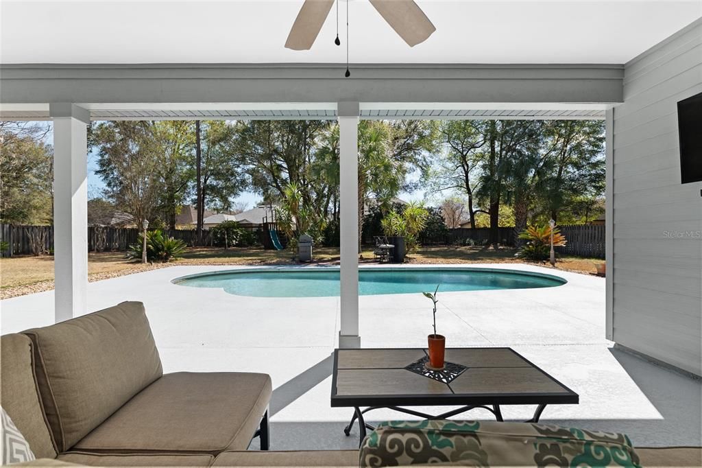 Под контрактом: $595,000 (4 спален, 3 ванн, 2487 Квадратных фут)