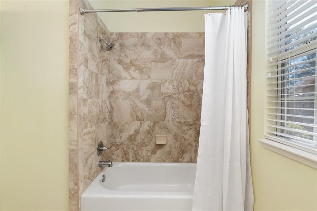 Под контрактом: $595,000 (4 спален, 3 ванн, 2487 Квадратных фут)