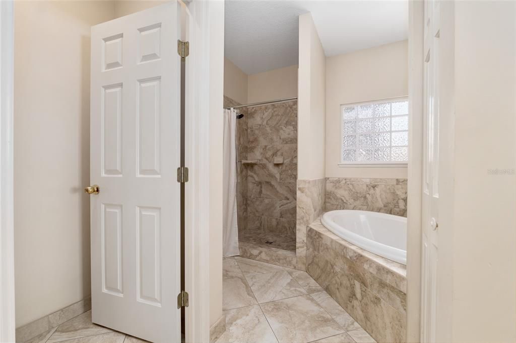 Под контрактом: $595,000 (4 спален, 3 ванн, 2487 Квадратных фут)