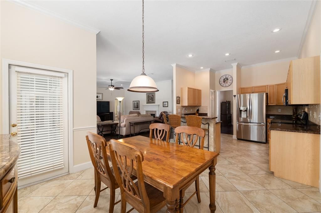 Под контрактом: $595,000 (4 спален, 3 ванн, 2487 Квадратных фут)