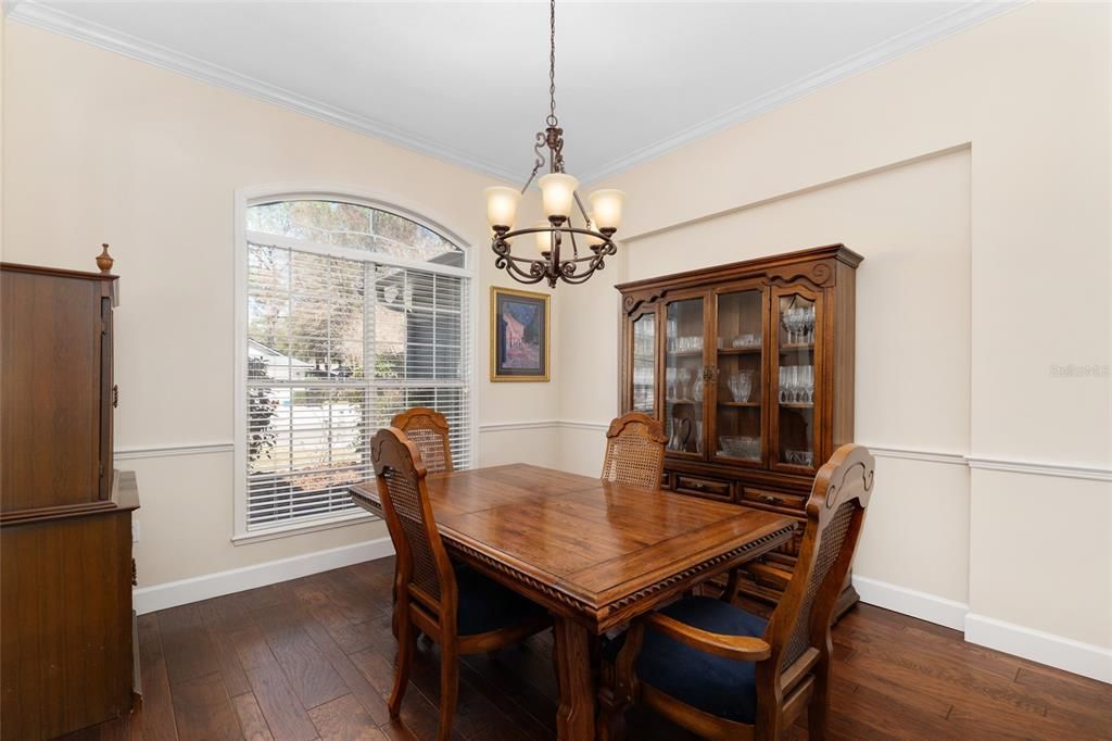 Под контрактом: $595,000 (4 спален, 3 ванн, 2487 Квадратных фут)