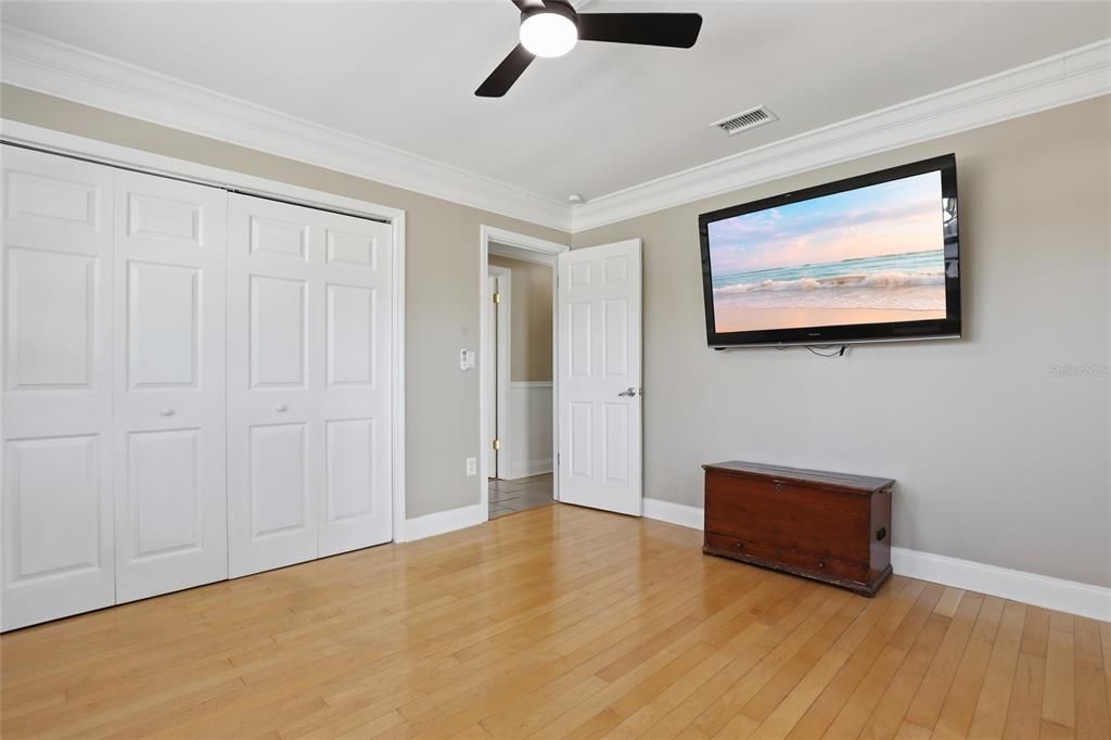 Activo con contrato: $475,000 (3 camas, 2 baños, 1964 Pies cuadrados)