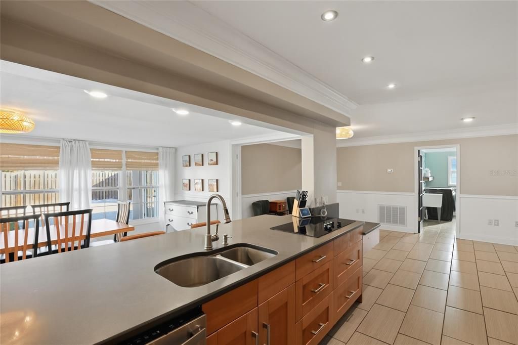 Activo con contrato: $475,000 (3 camas, 2 baños, 1964 Pies cuadrados)