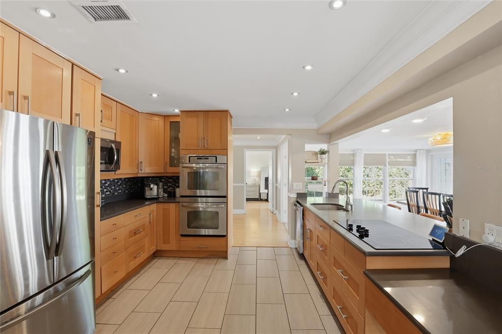 Activo con contrato: $475,000 (3 camas, 2 baños, 1964 Pies cuadrados)
