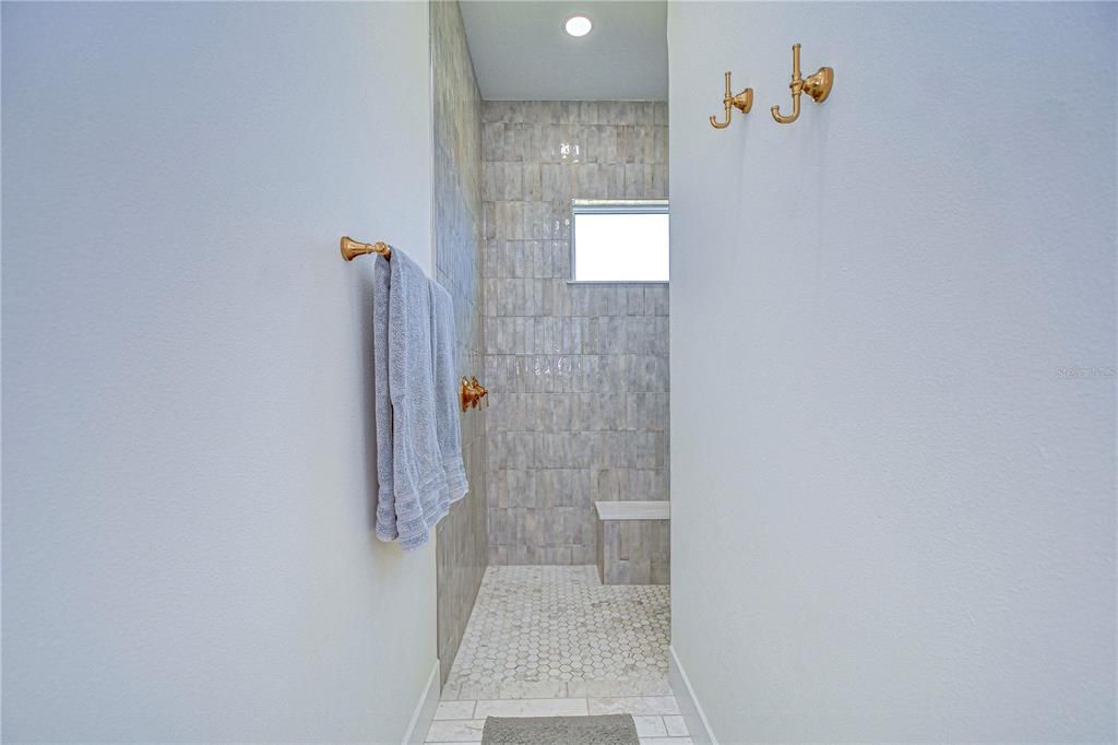 En Venta: $1,200,000 (3 camas, 3 baños, 3351 Pies cuadrados)