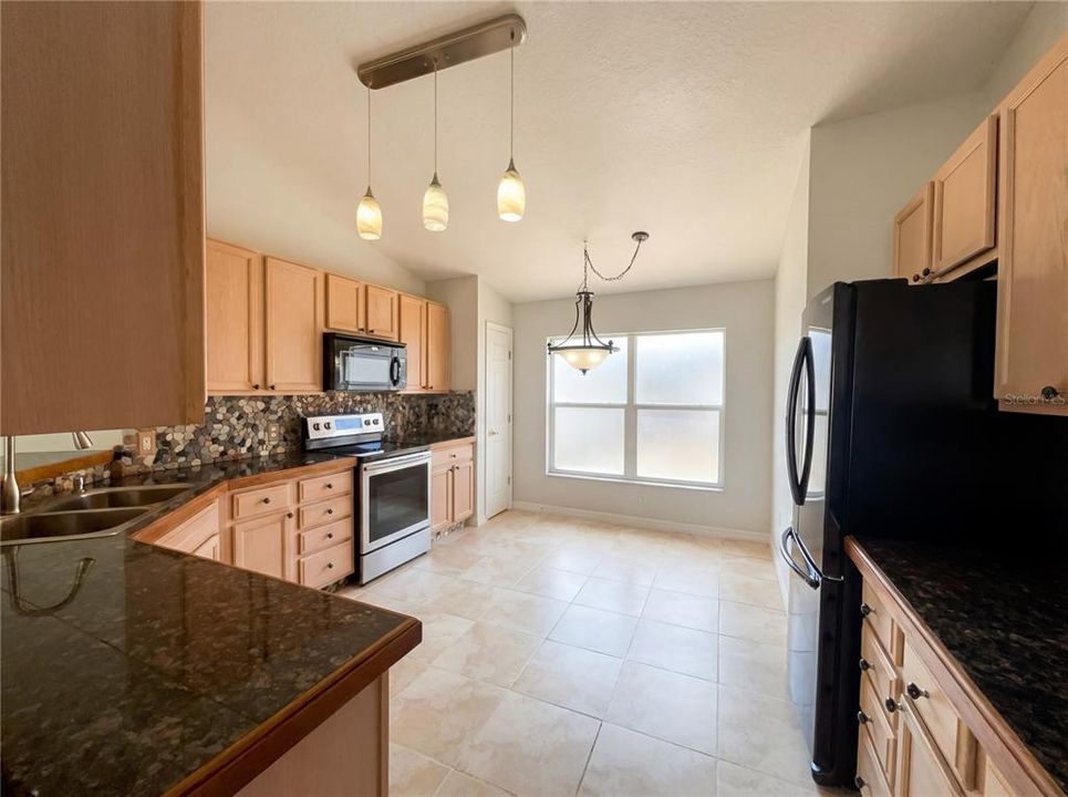 Active With Contract: $215,000 (2 beds, 2 baths, 1240 Square Feet)