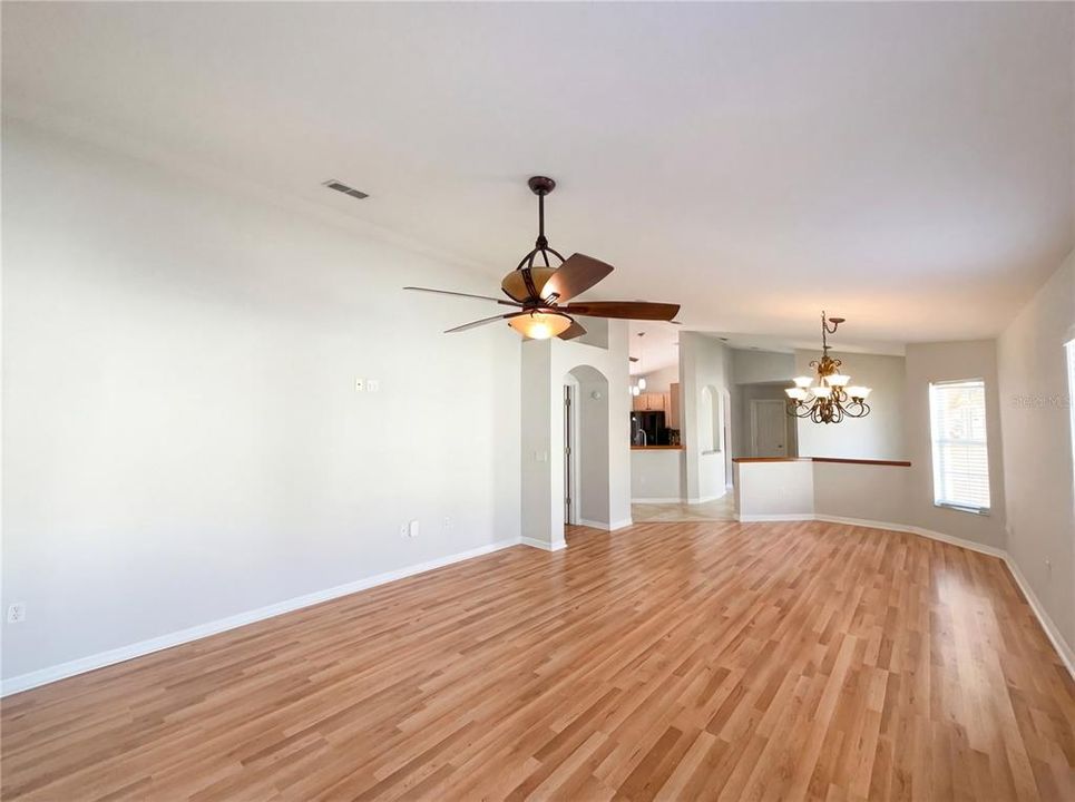 Active With Contract: $215,000 (2 beds, 2 baths, 1240 Square Feet)