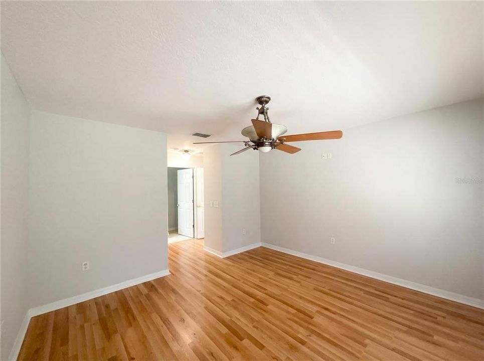 Active With Contract: $215,000 (2 beds, 2 baths, 1240 Square Feet)