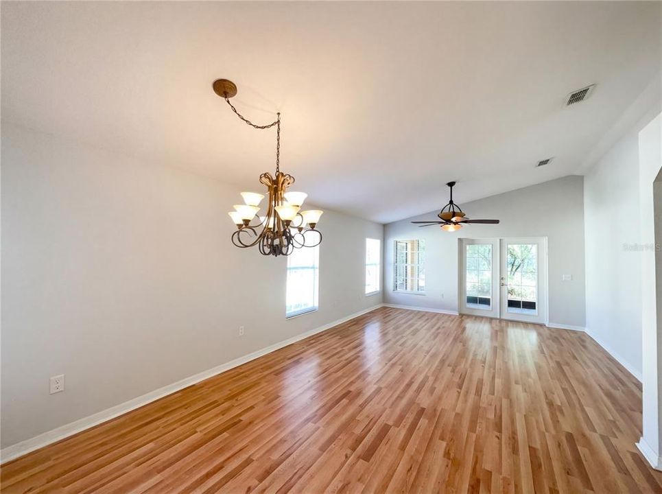 Active With Contract: $215,000 (2 beds, 2 baths, 1240 Square Feet)
