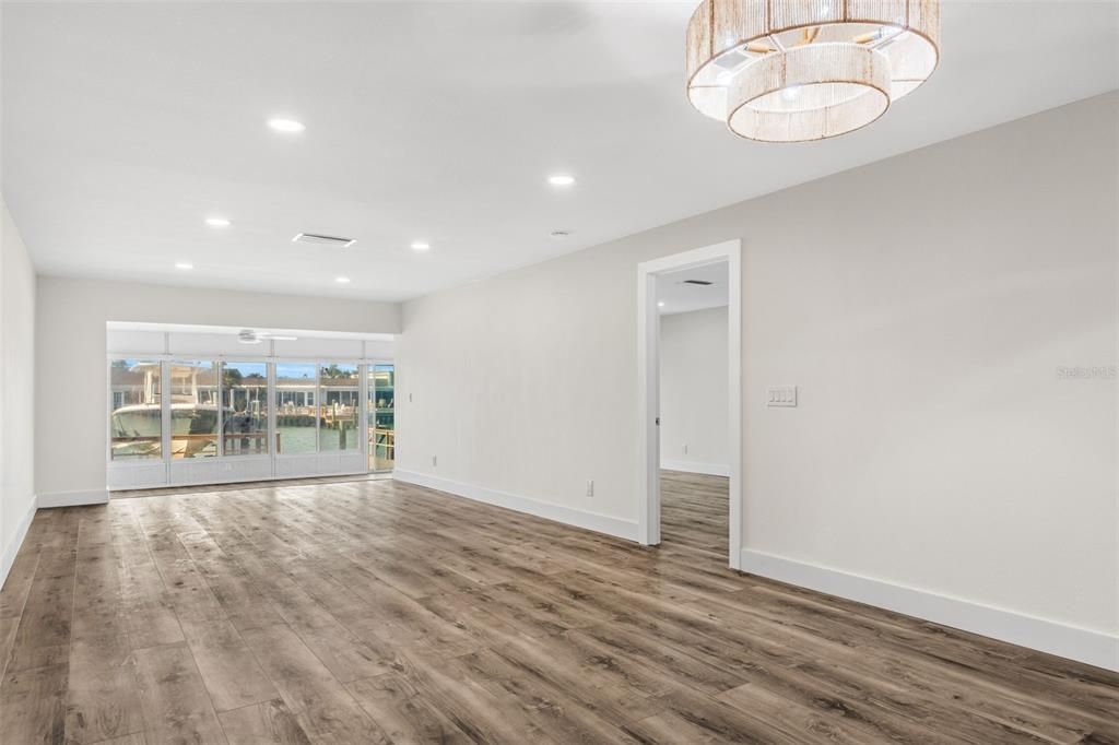 For Sale: $550,000 (2 beds, 2 baths, 1660 Square Feet)