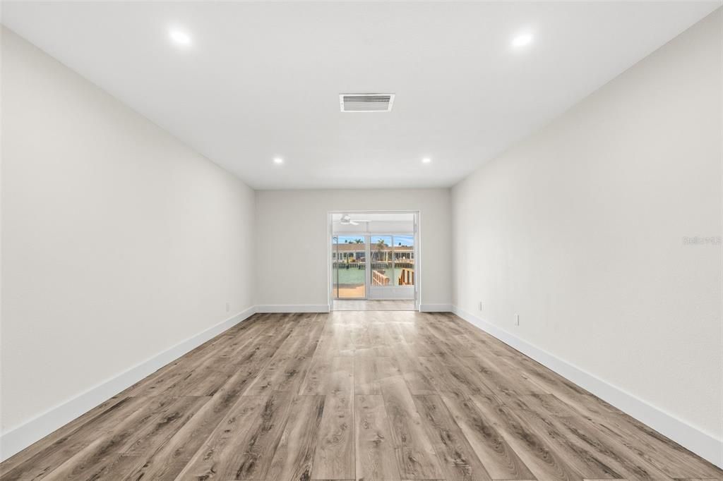 For Sale: $550,000 (2 beds, 2 baths, 1660 Square Feet)