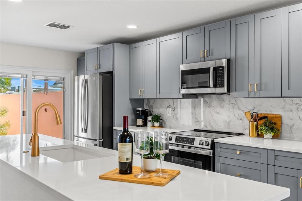 For Sale: $550,000 (2 beds, 2 baths, 1660 Square Feet)