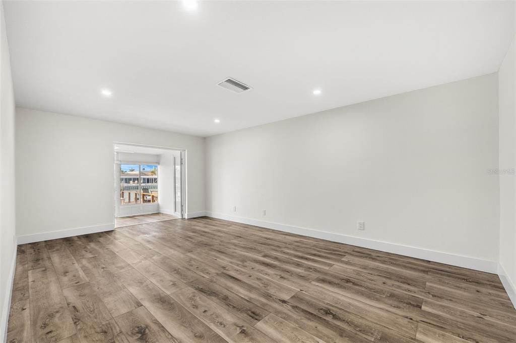 For Sale: $550,000 (2 beds, 2 baths, 1660 Square Feet)
