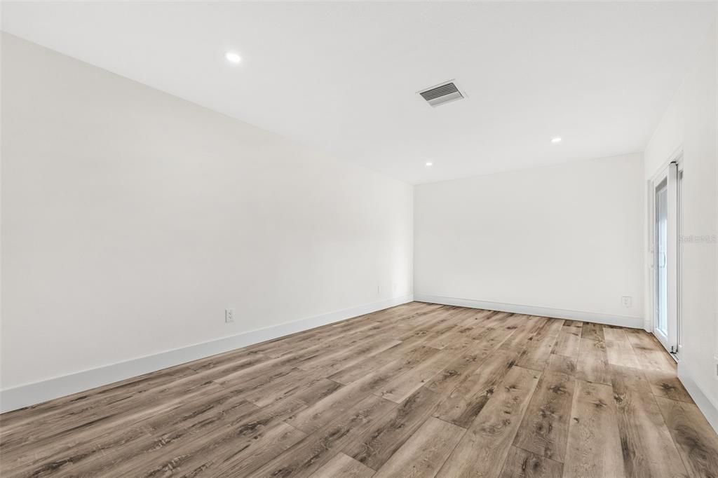 For Sale: $550,000 (2 beds, 2 baths, 1660 Square Feet)