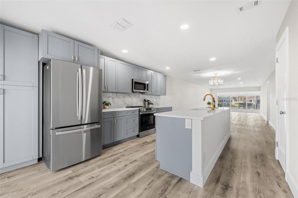 For Sale: $550,000 (2 beds, 2 baths, 1660 Square Feet)