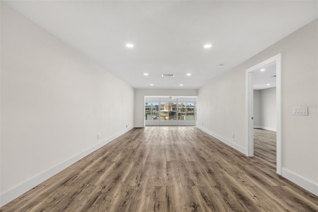 For Sale: $550,000 (2 beds, 2 baths, 1660 Square Feet)