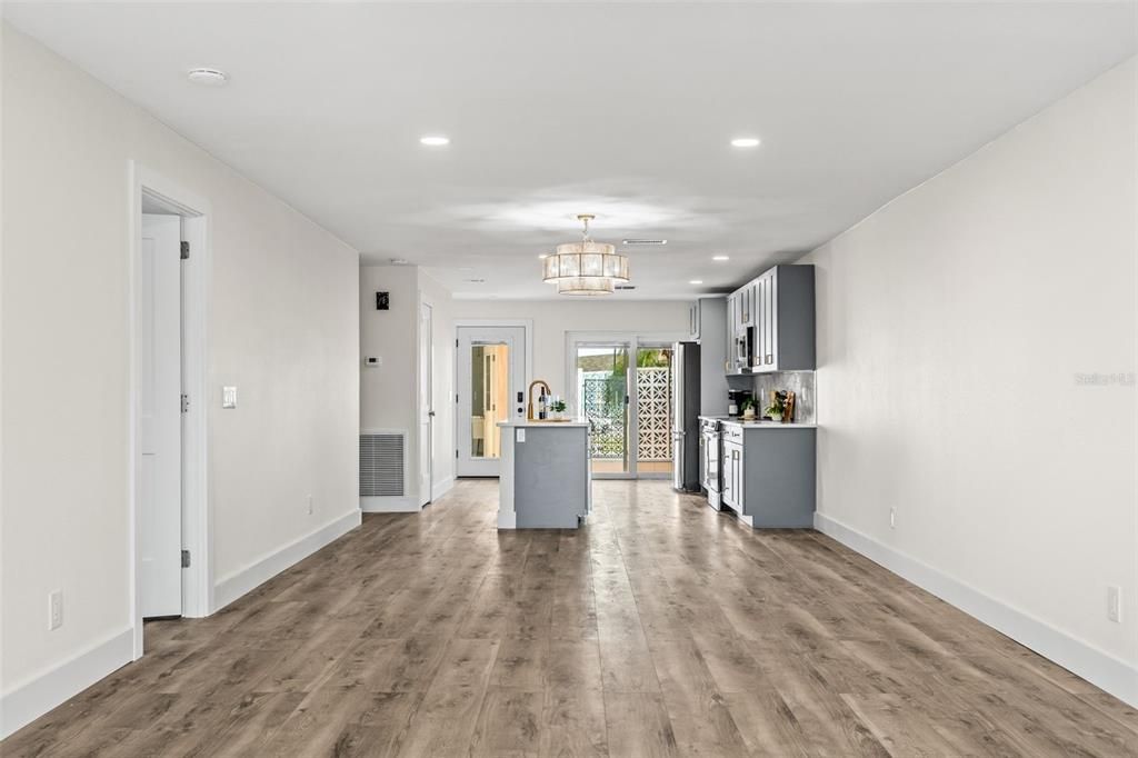 For Sale: $550,000 (2 beds, 2 baths, 1660 Square Feet)