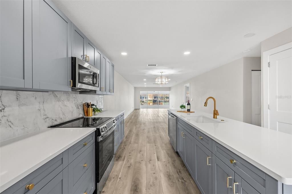 For Sale: $550,000 (2 beds, 2 baths, 1660 Square Feet)
