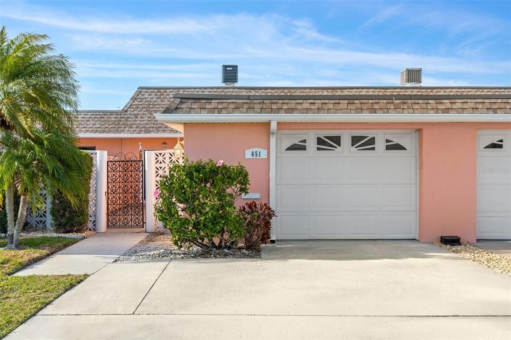 For Sale: $550,000 (2 beds, 2 baths, 1660 Square Feet)