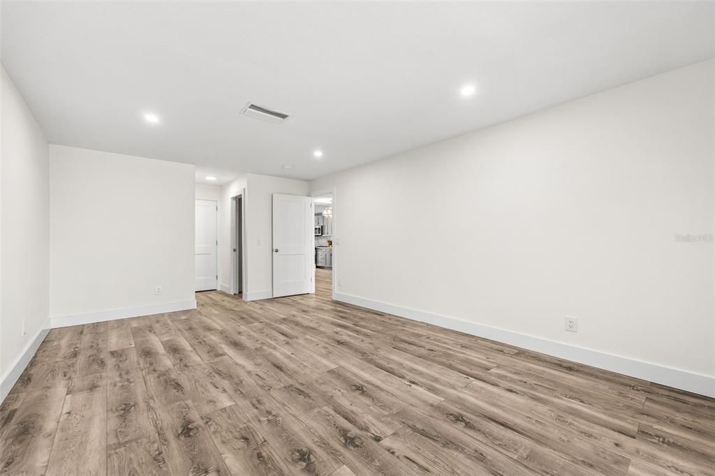 For Sale: $550,000 (2 beds, 2 baths, 1660 Square Feet)