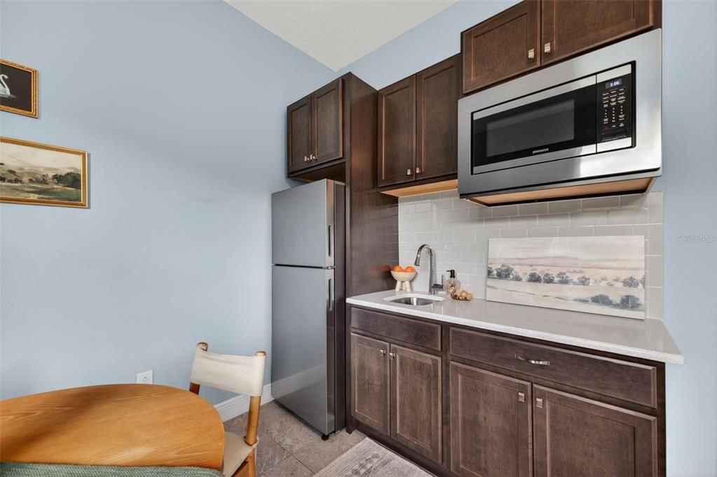 Activo con contrato: $749,000 (3 camas, 3 baños, 2630 Pies cuadrados)