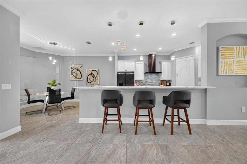Activo con contrato: $749,000 (3 camas, 3 baños, 2630 Pies cuadrados)