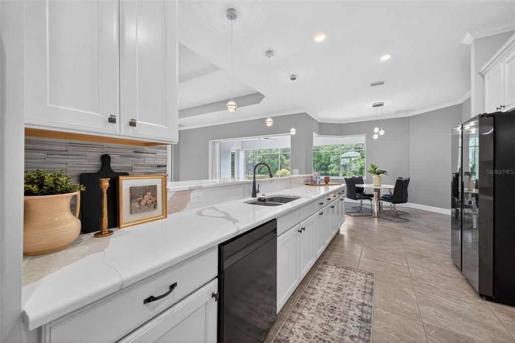 Activo con contrato: $749,000 (3 camas, 3 baños, 2630 Pies cuadrados)