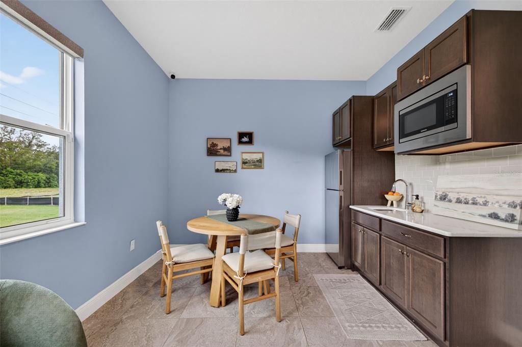 Activo con contrato: $749,000 (3 camas, 3 baños, 2630 Pies cuadrados)