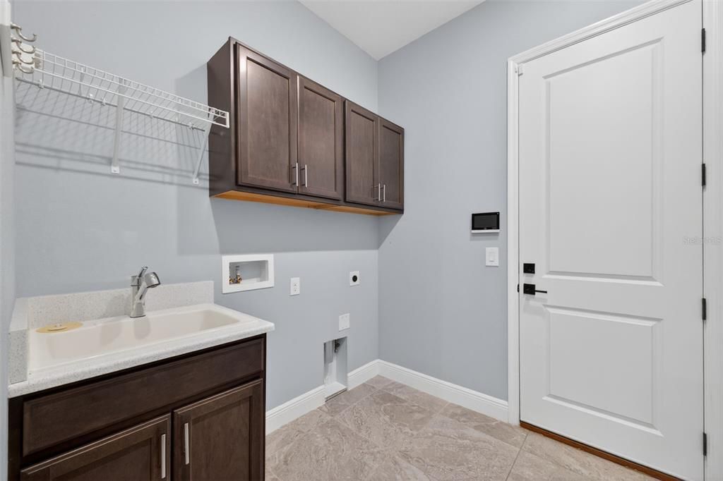 Activo con contrato: $749,000 (3 camas, 3 baños, 2630 Pies cuadrados)
