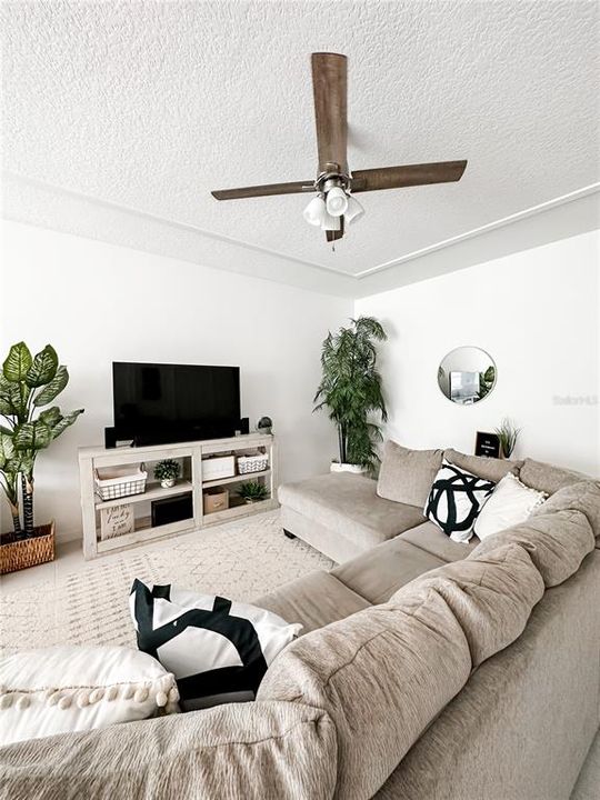 For Rent: $2,600 (3 beds, 2 baths, 1438 Square Feet)