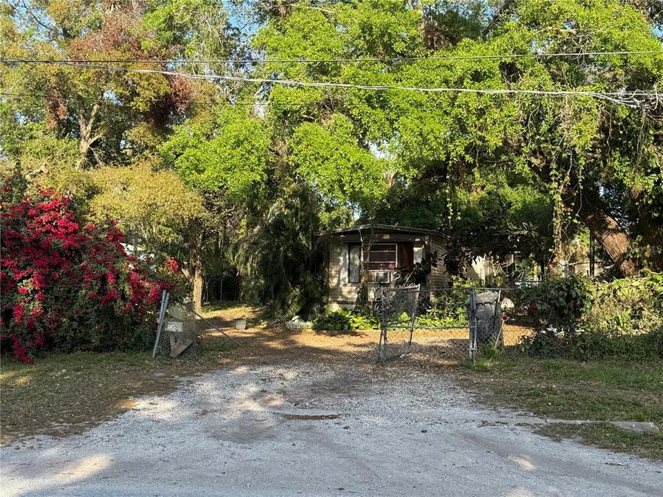 На продажу: $92,500 (0.26 acres)