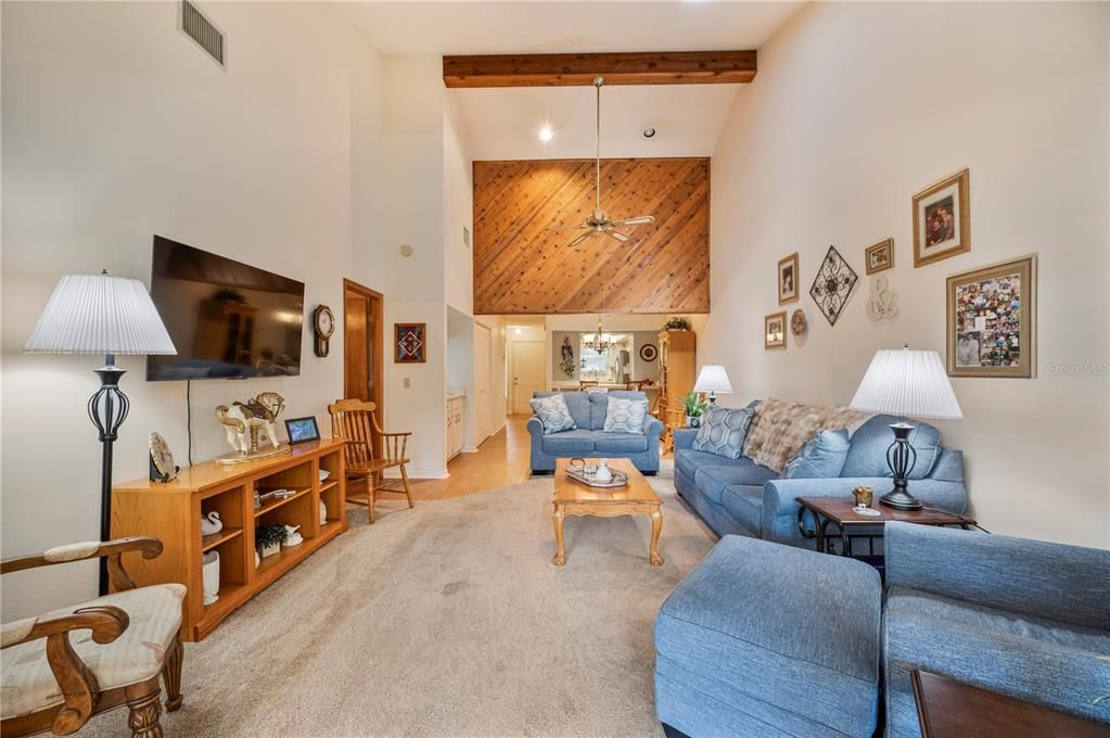 Activo con contrato: $185,000 (2 camas, 2 baños, 1620 Pies cuadrados)