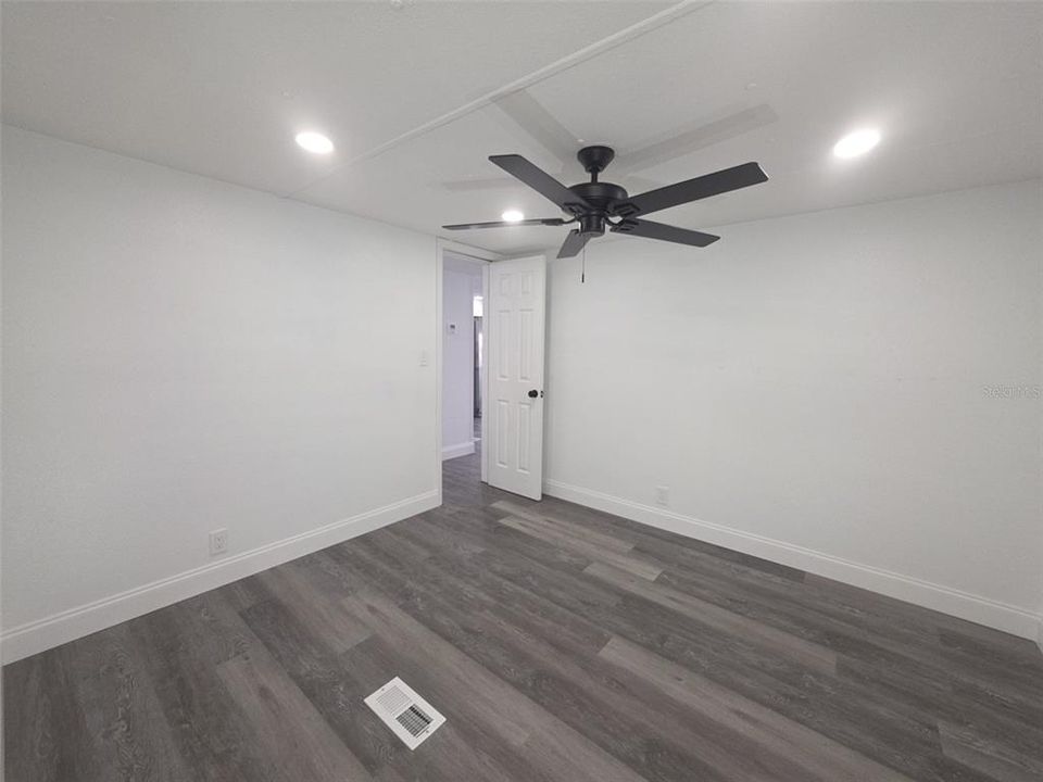 Active With Contract: $169,900 (3 beds, 3 baths, 1456 Square Feet)