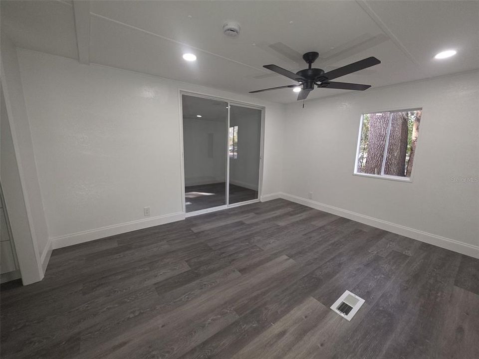 Active With Contract: $169,900 (3 beds, 3 baths, 1456 Square Feet)