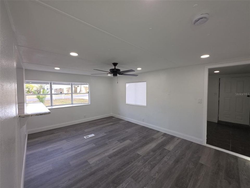 Active With Contract: $169,900 (3 beds, 3 baths, 1456 Square Feet)