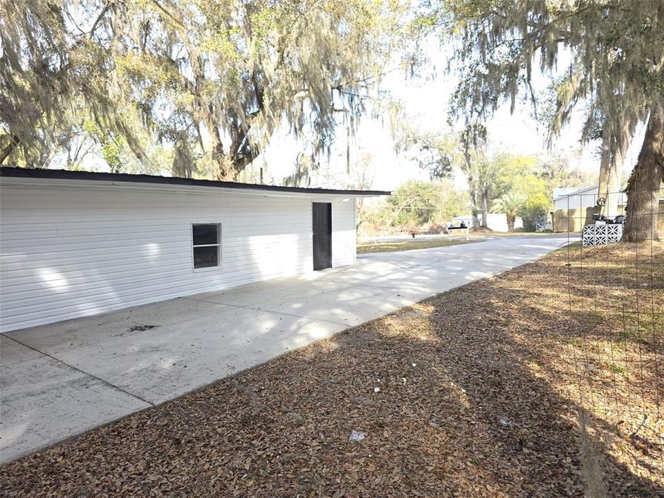 Active With Contract: $169,900 (3 beds, 3 baths, 1456 Square Feet)