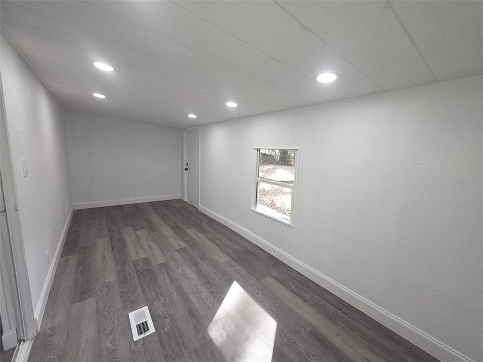 Active With Contract: $169,900 (3 beds, 3 baths, 1456 Square Feet)