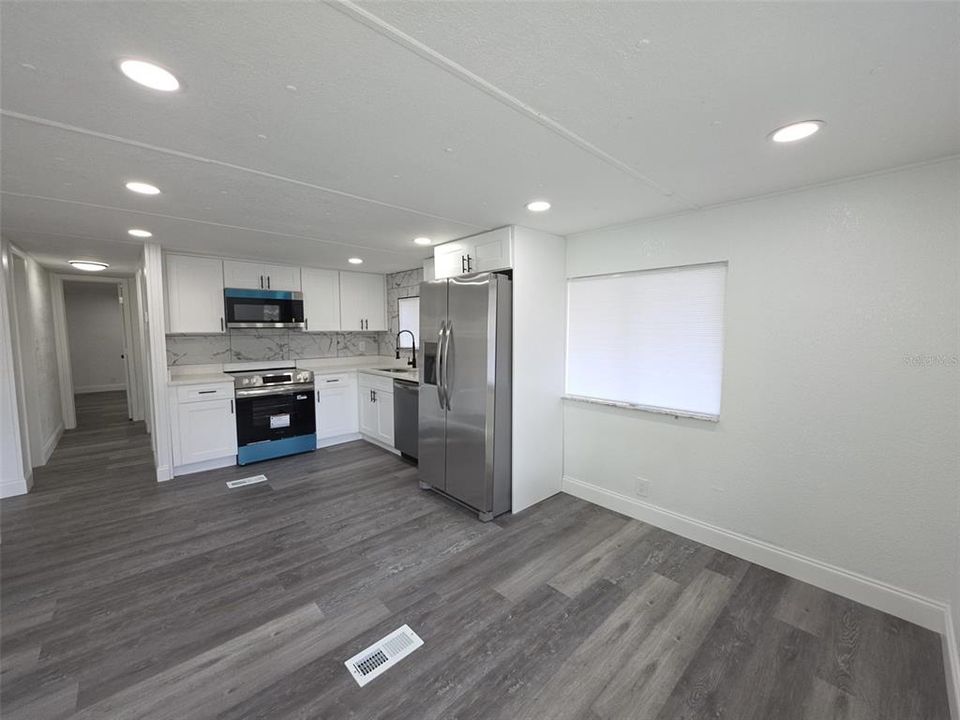 Active With Contract: $169,900 (3 beds, 3 baths, 1456 Square Feet)