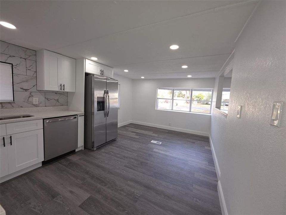 Active With Contract: $169,900 (3 beds, 3 baths, 1456 Square Feet)