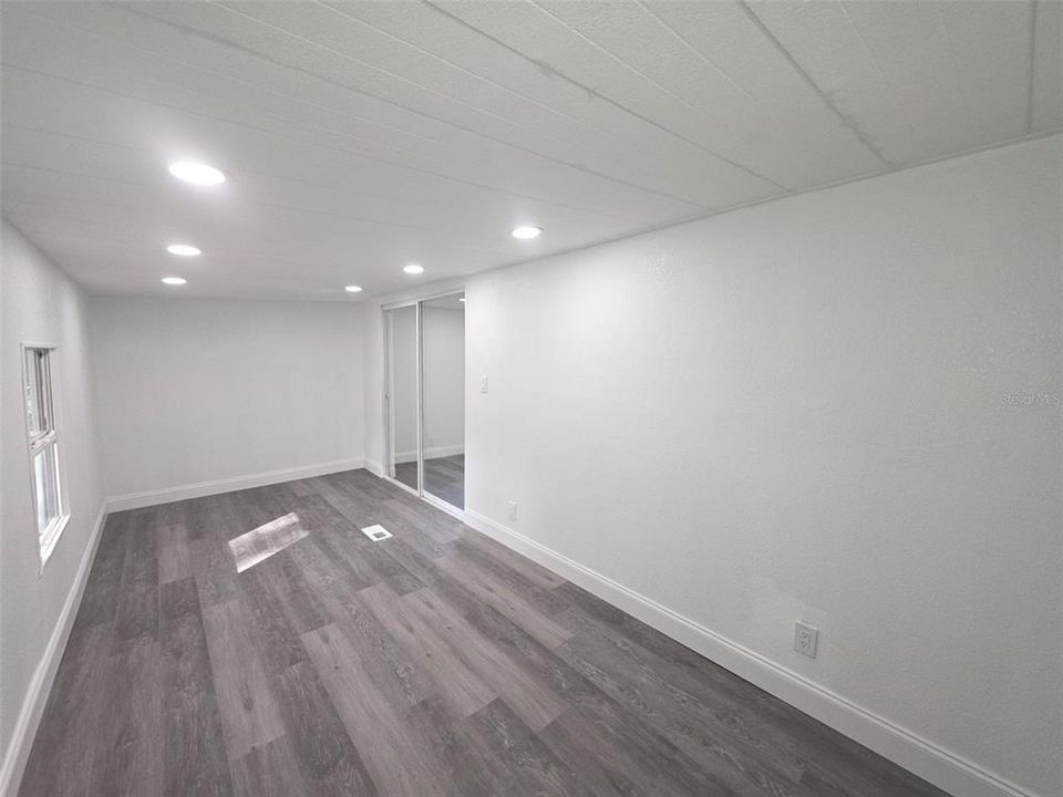 Active With Contract: $169,900 (3 beds, 3 baths, 1456 Square Feet)