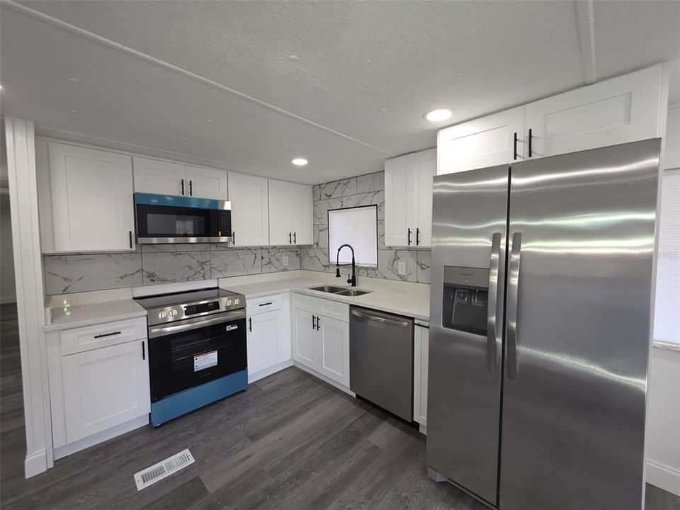 Active With Contract: $169,900 (3 beds, 3 baths, 1456 Square Feet)