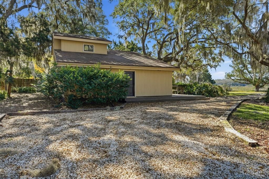 Recently Sold: $465,000 (3 beds, 2 baths, 1482 Square Feet)