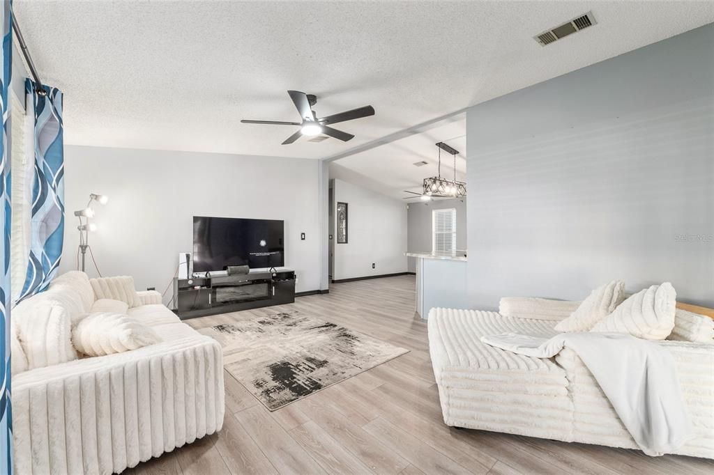 En Venta: $209,900 (2 camas, 2 baños, 1092 Pies cuadrados)