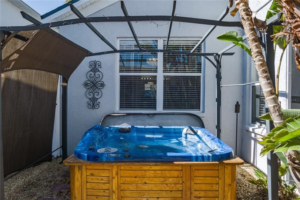 Под контрактом: $355,000 (3 спален, 2 ванн, 1703 Квадратных фут)