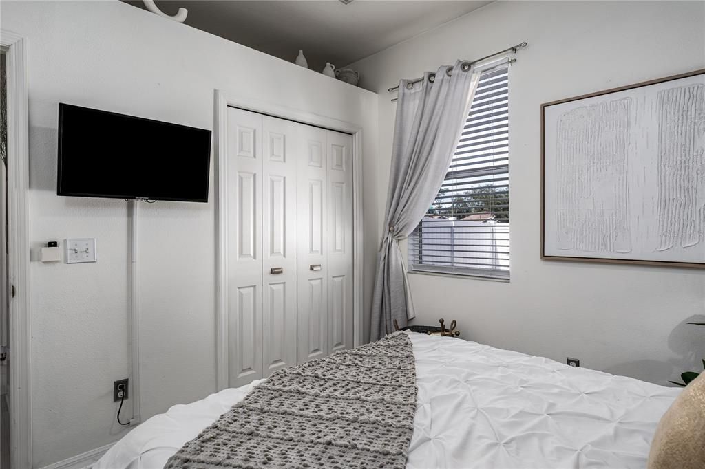 Под контрактом: $355,000 (3 спален, 2 ванн, 1703 Квадратных фут)