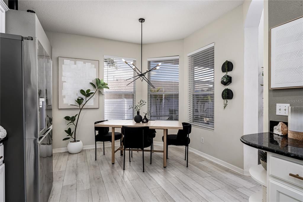 Под контрактом: $355,000 (3 спален, 2 ванн, 1703 Квадратных фут)